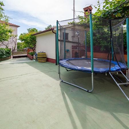 1 Bedroom Amazing Apartment In Peruški Kültér fotó