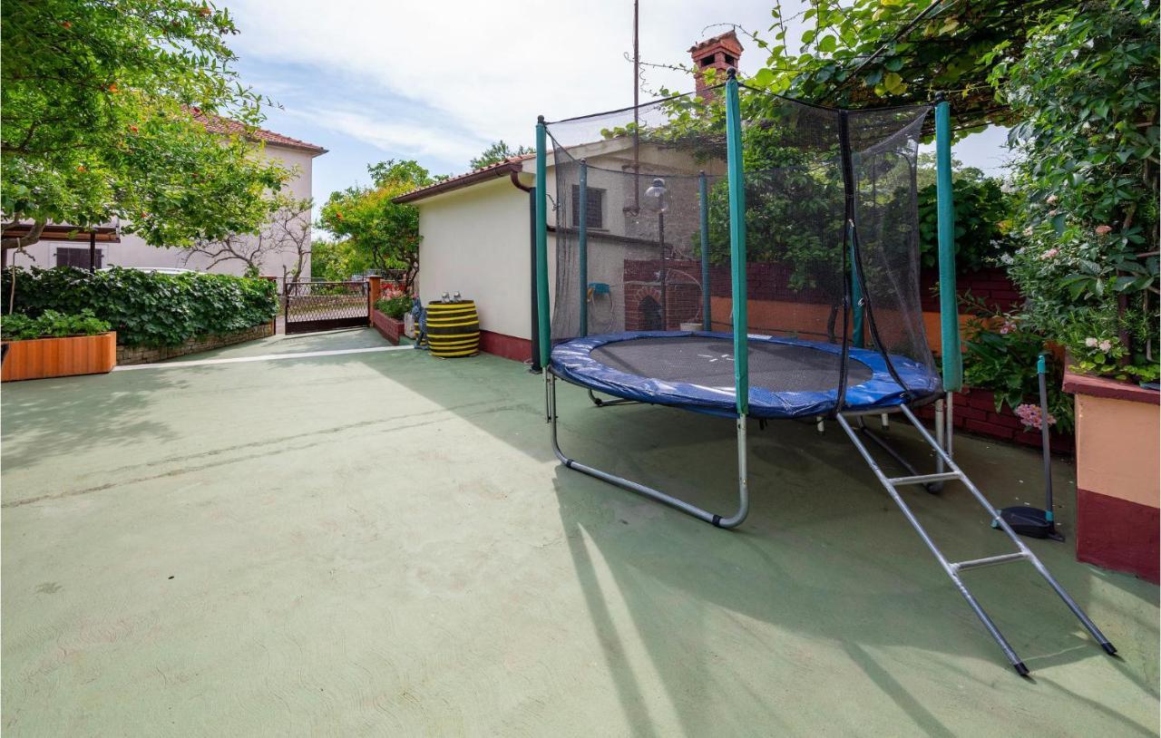 1 Bedroom Amazing Apartment In Peruški Kültér fotó