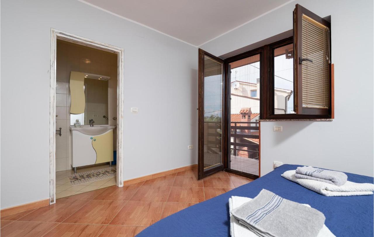 1 Bedroom Amazing Apartment In Peruški Kültér fotó