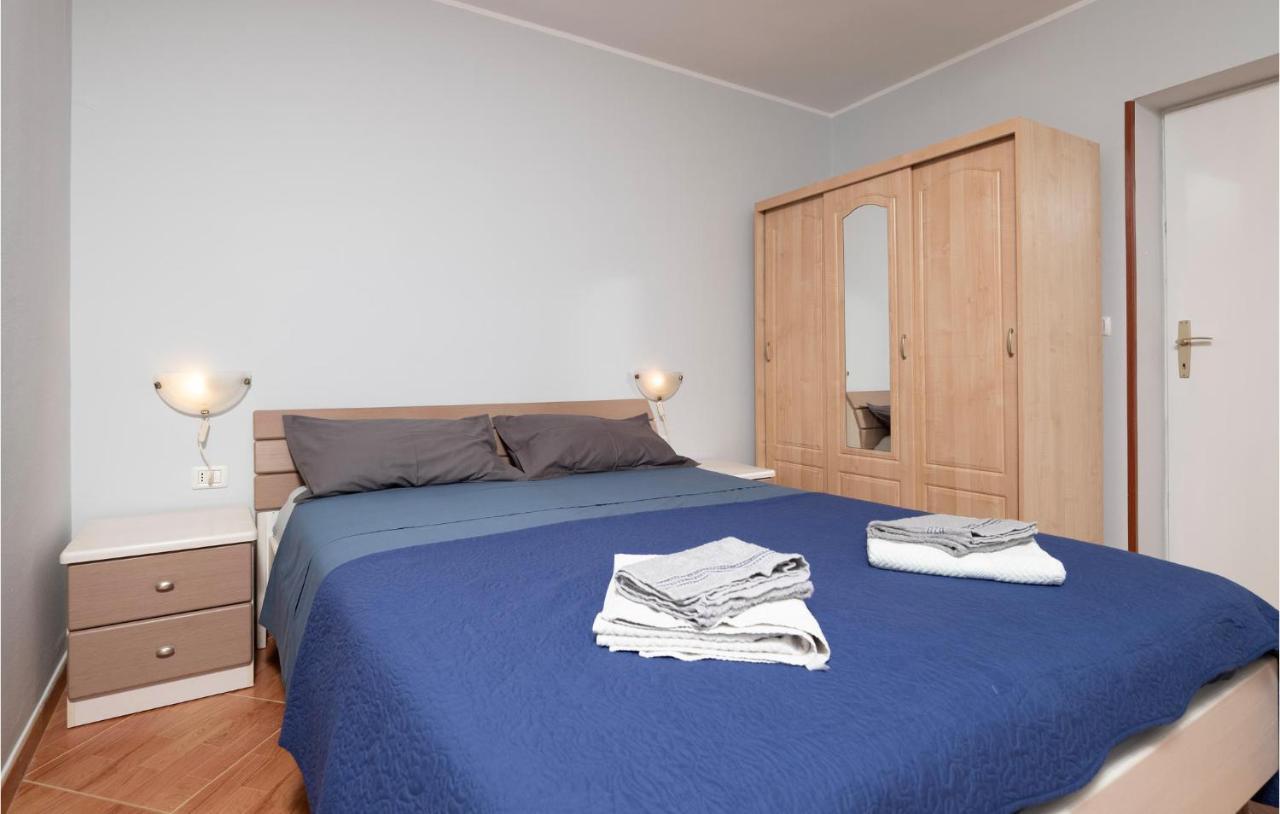 1 Bedroom Amazing Apartment In Peruški Kültér fotó
