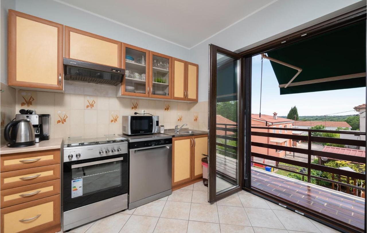 1 Bedroom Amazing Apartment In Peruški Kültér fotó