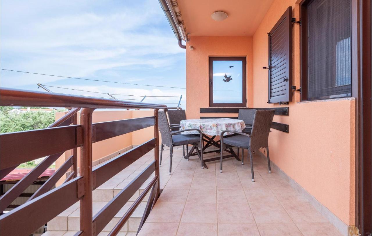 1 Bedroom Amazing Apartment In Peruški Kültér fotó