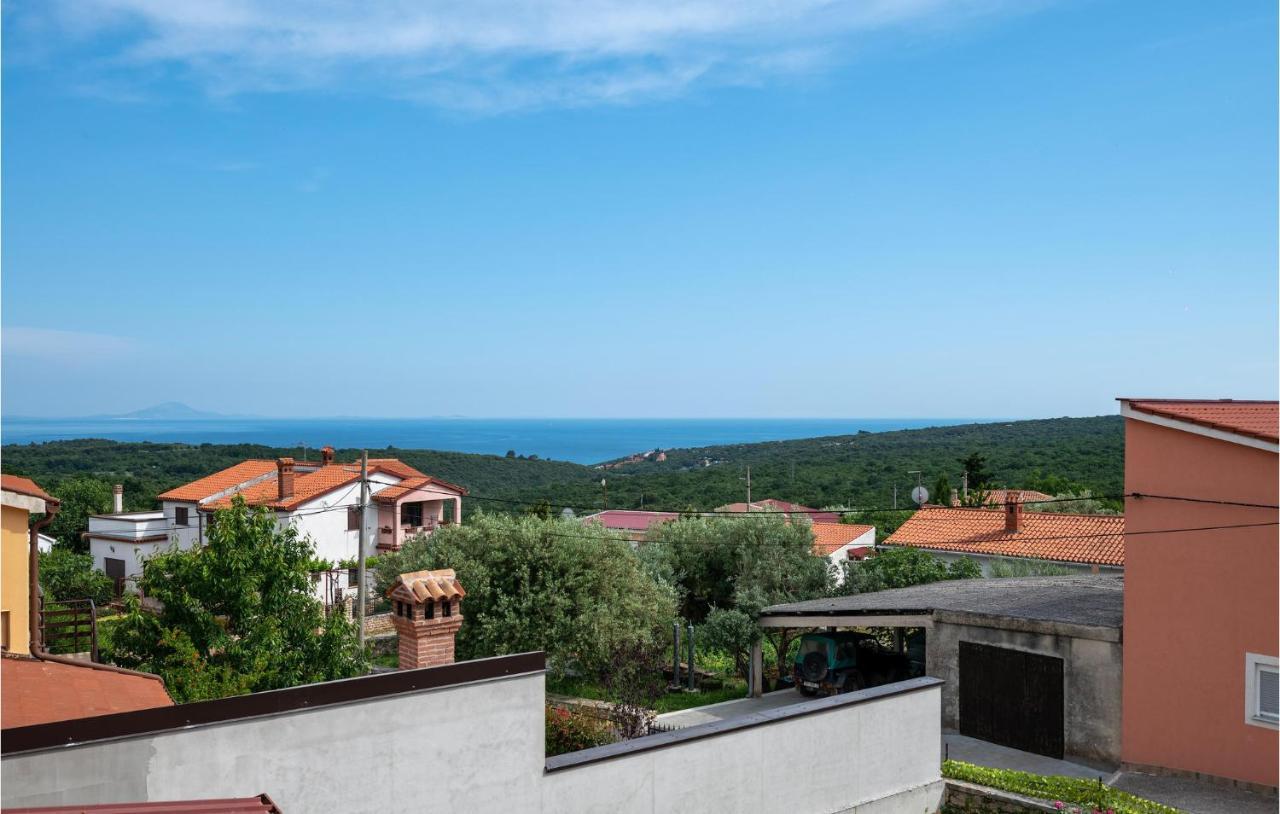 1 Bedroom Amazing Apartment In Peruški Kültér fotó